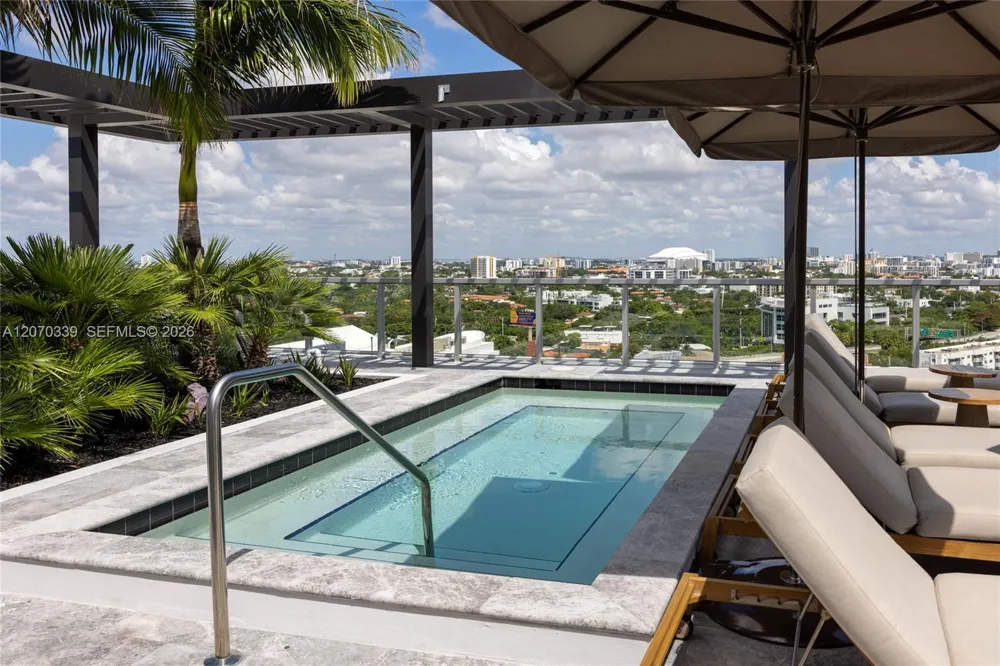 1611 SW 2 Ave #709 Miami, FL 33129