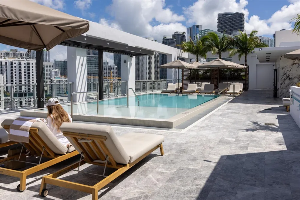 1611 SW 2 Ave #709 Miami, FL 33129
