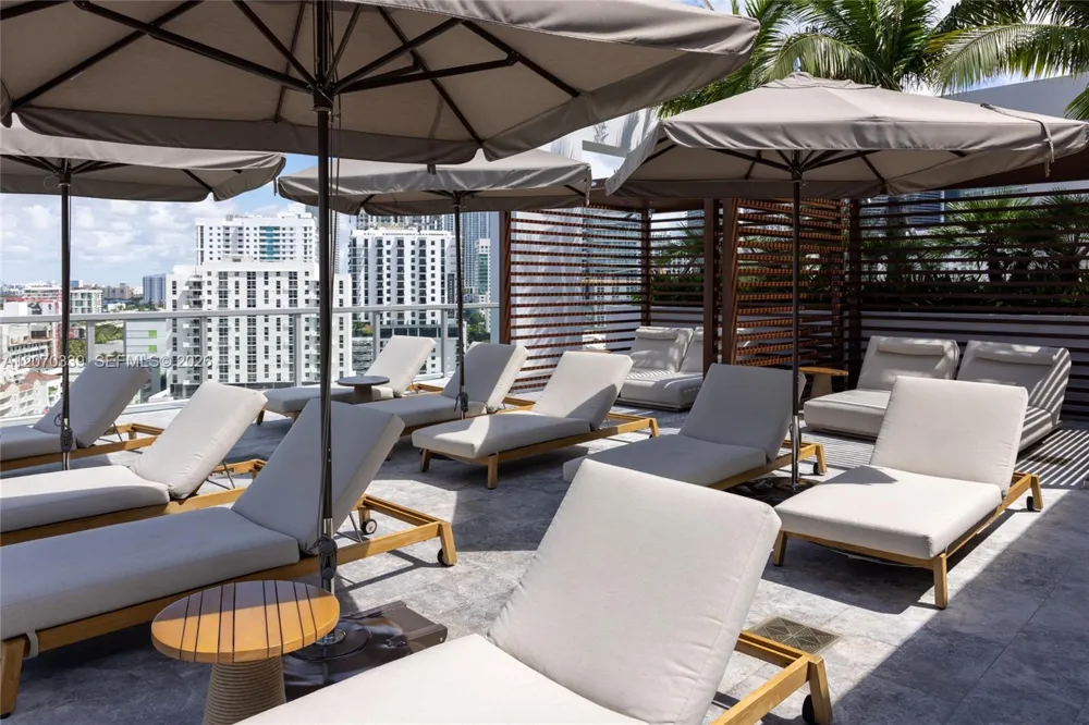 1611 SW 2 Ave #709 Miami, FL 33129