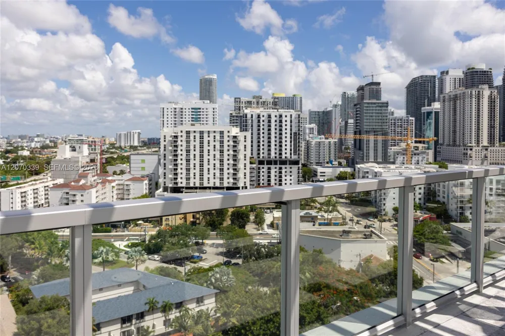 1611 SW 2 Ave #709 Miami, FL 33129