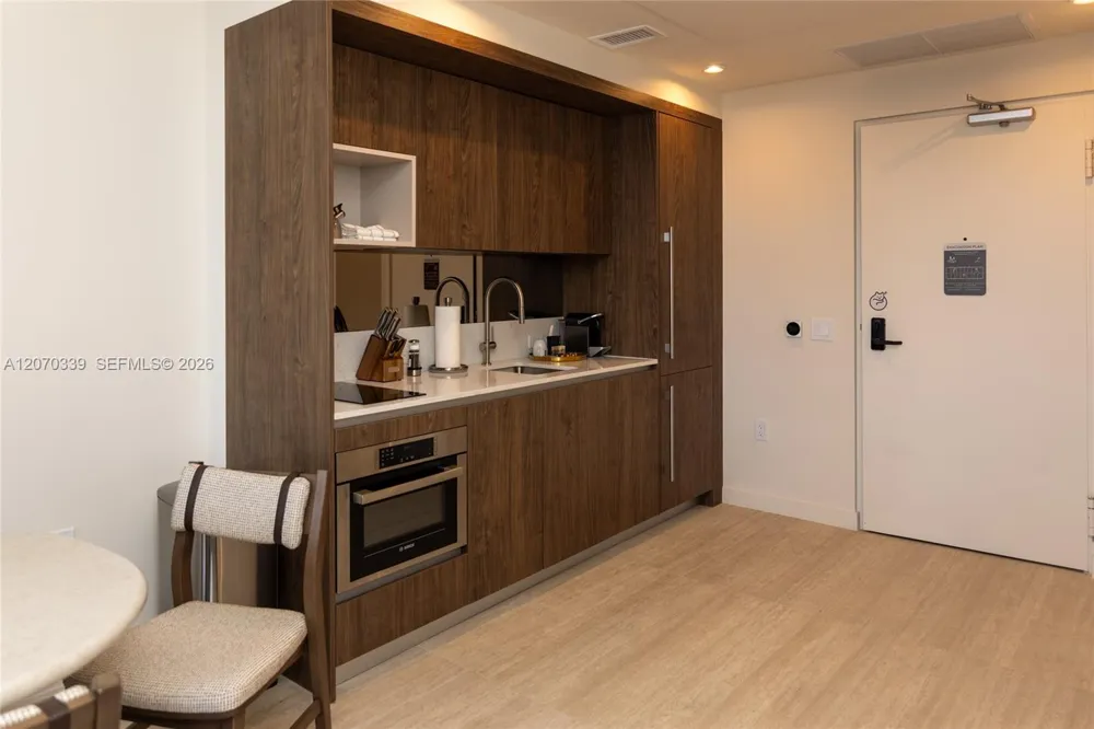 1611 SW 2 Ave #709 Miami, FL 33129