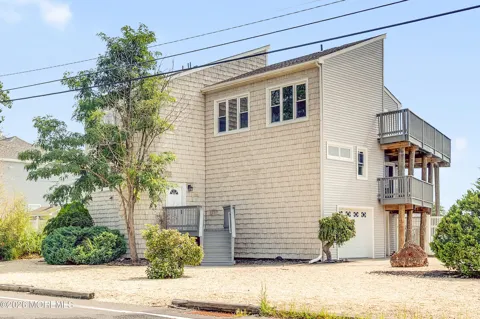 1131 Bayview Avenue
