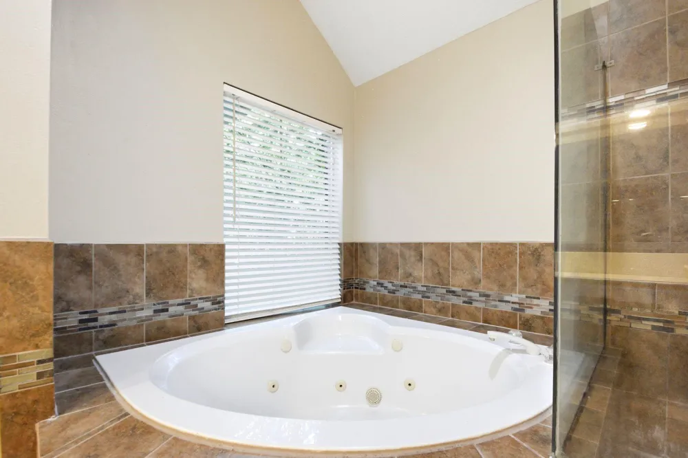 4307 Lakeshore Forest Drive Missouri City, TX 77459