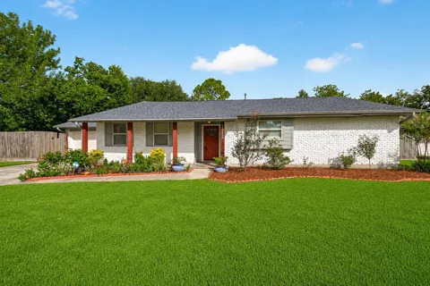 11126 Cedarhurst Drive