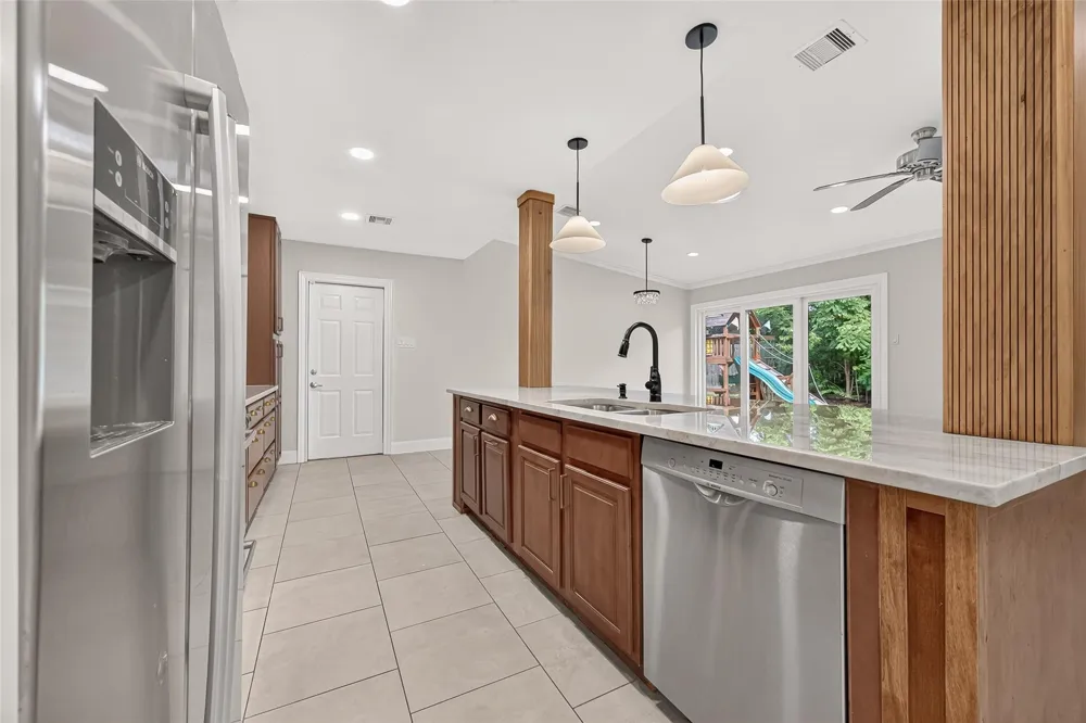 11126 Cedarhurst Drive Houston, TX 77096