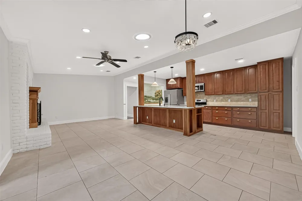 11126 Cedarhurst Drive Houston, TX 77096