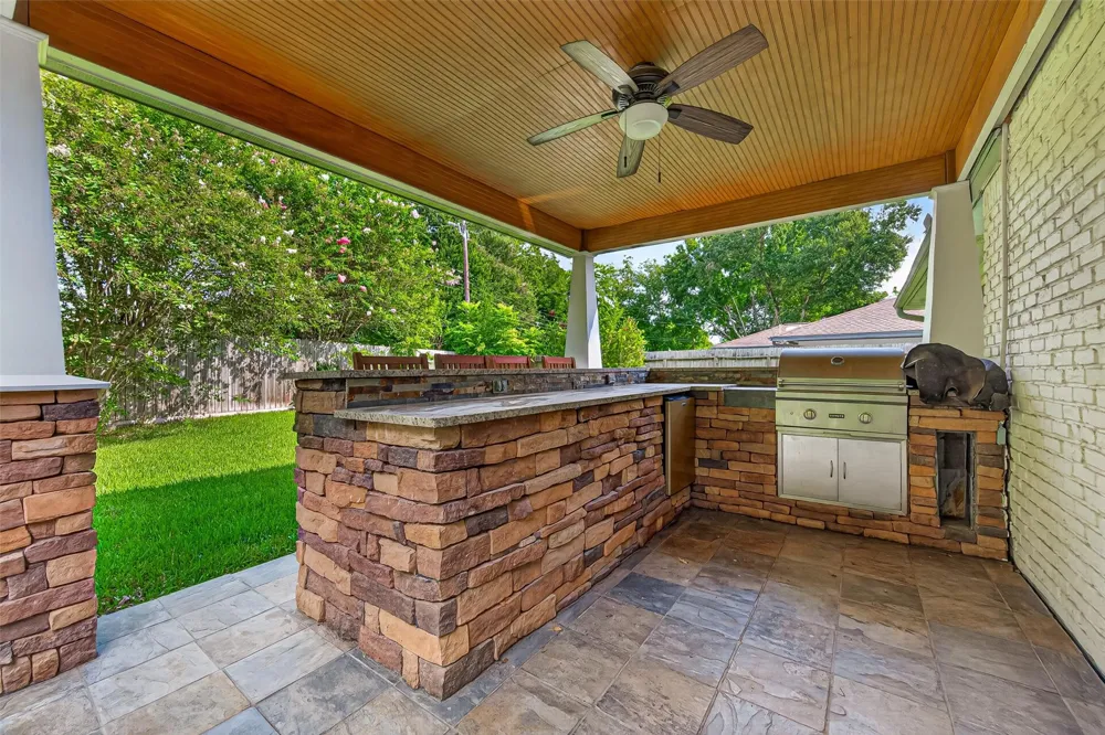 11126 Cedarhurst Drive Houston, TX 77096