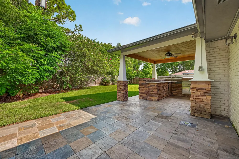 11126 Cedarhurst Drive Houston, TX 77096