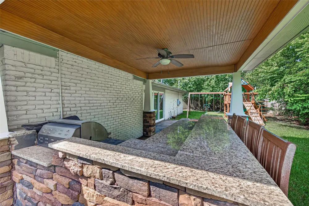 11126 Cedarhurst Drive Houston, TX 77096