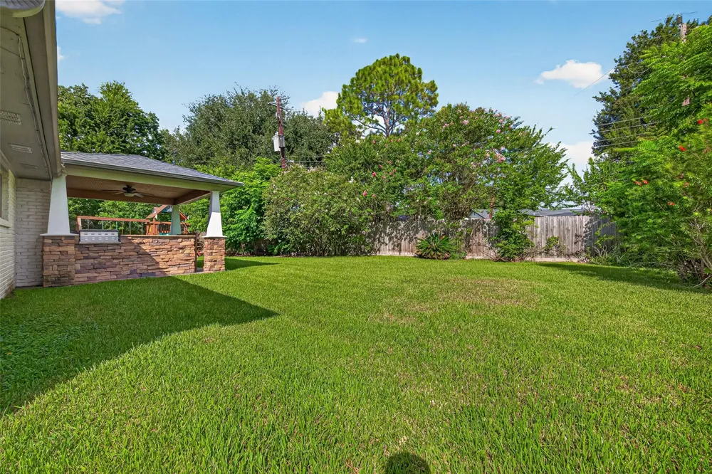 11126 Cedarhurst Drive Houston, TX 77096