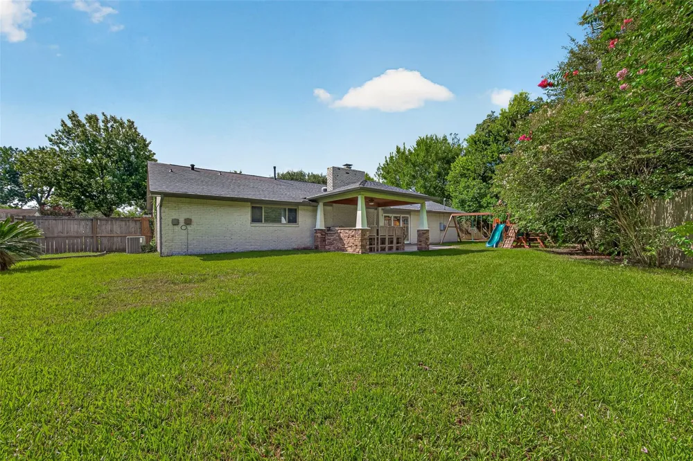 11126 Cedarhurst Drive Houston, TX 77096