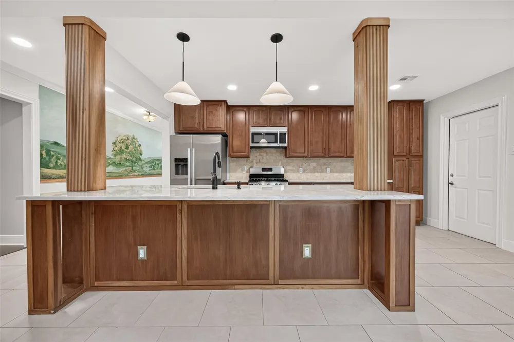 11126 Cedarhurst Drive Houston, TX 77096