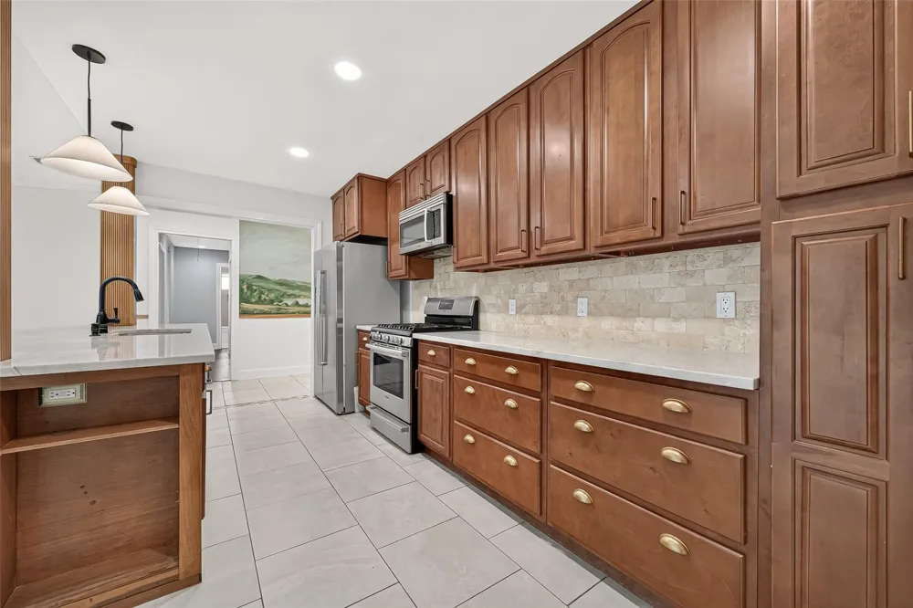 11126 Cedarhurst Drive Houston, TX 77096