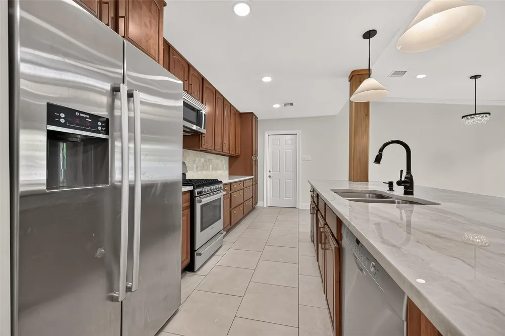 11126 Cedarhurst Drive Houston, TX 77096