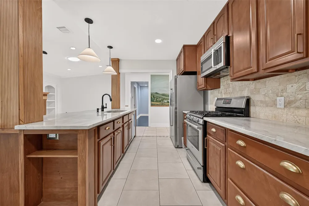 11126 Cedarhurst Drive Houston, TX 77096
