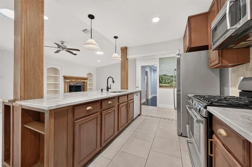 11126 Cedarhurst Drive Houston, TX 77096