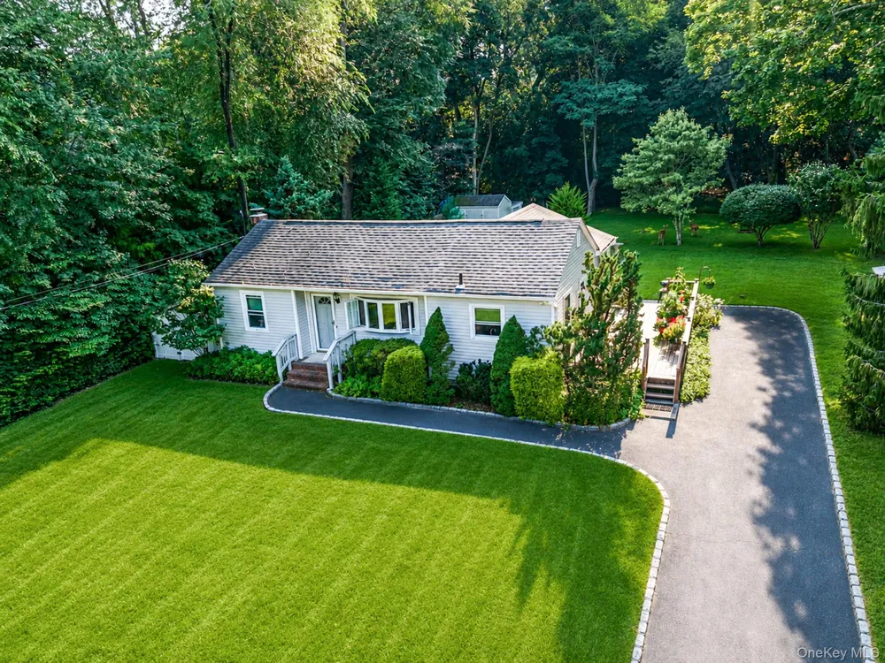 24 Oakcrest Avenue Middle Island, NY 11953
