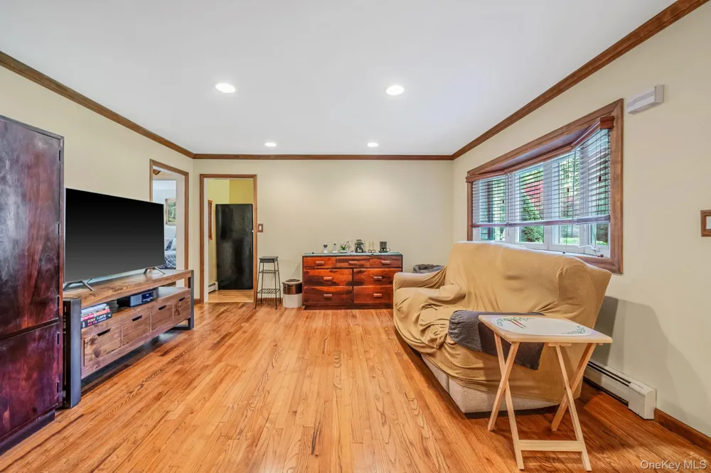 24 Oakcrest Avenue Middle Island, NY 11953