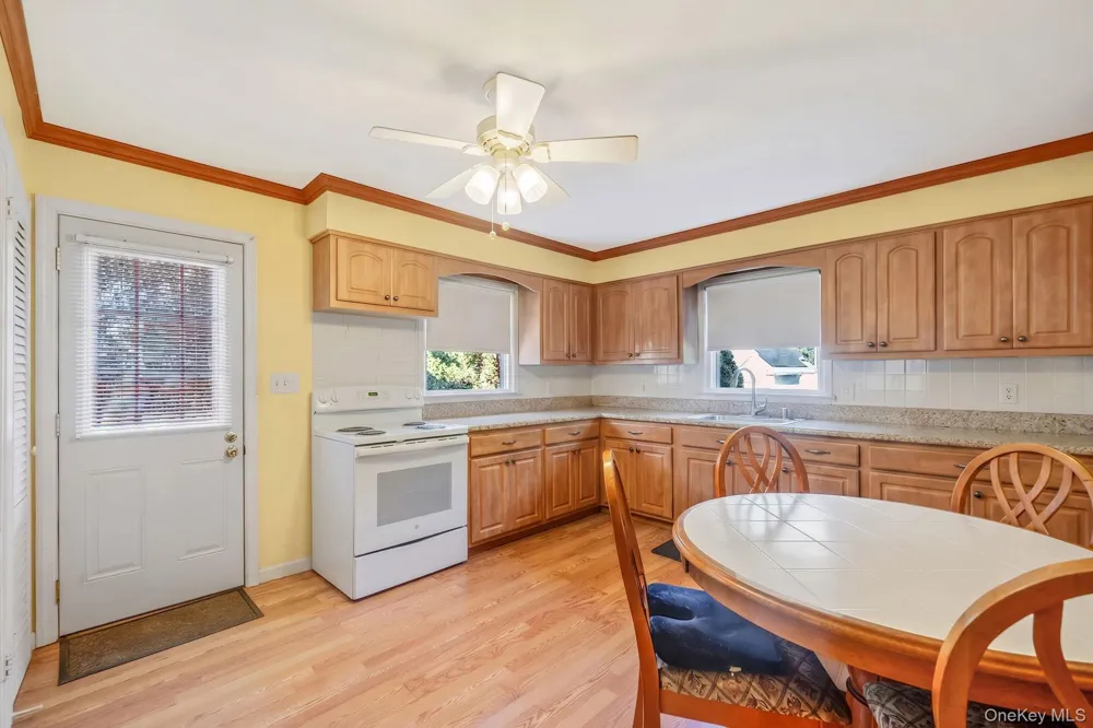 24 Oakcrest Avenue Middle Island, NY 11953