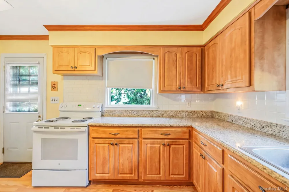 24 Oakcrest Avenue Middle Island, NY 11953
