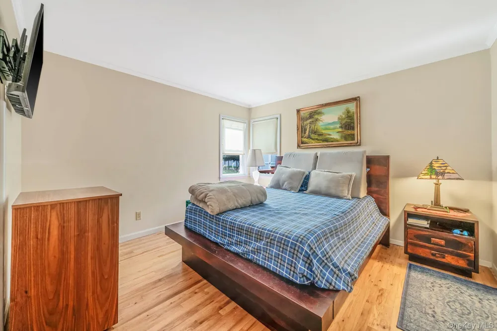 24 Oakcrest Avenue Middle Island, NY 11953