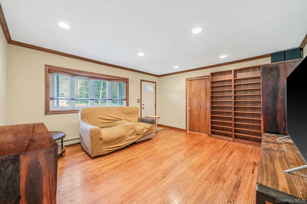 24 Oakcrest Avenue Middle Island, NY 11953