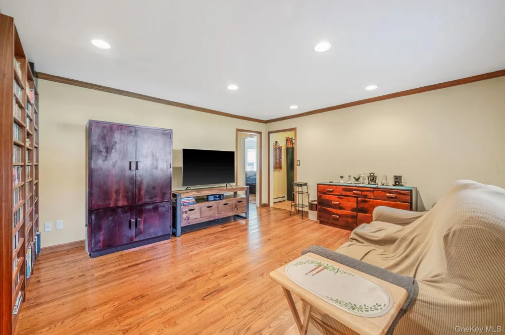 24 Oakcrest Avenue Middle Island, NY 11953