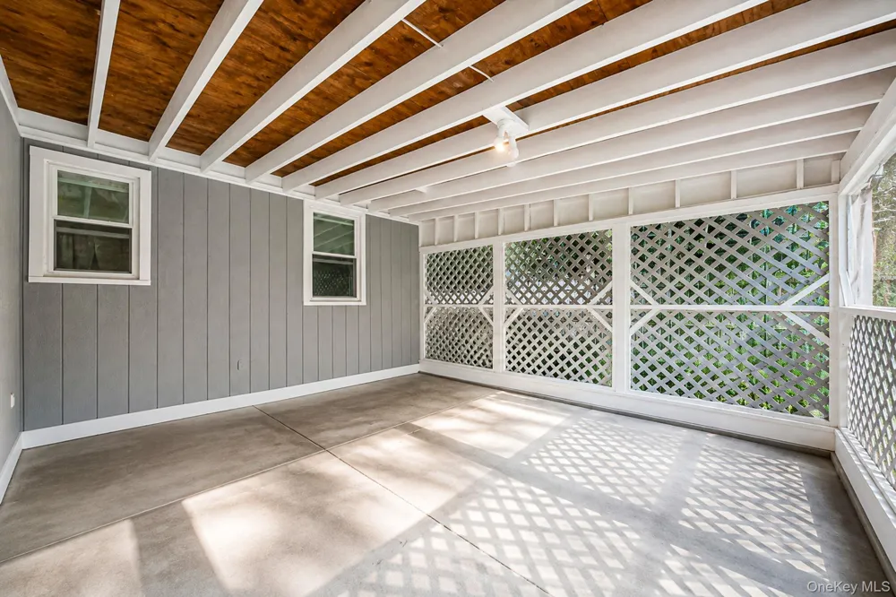 24 Oakcrest Avenue Middle Island, NY 11953