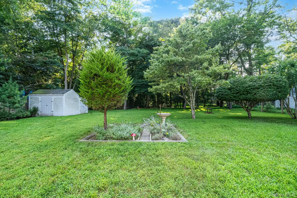 24 Oakcrest Avenue Middle Island, NY 11953