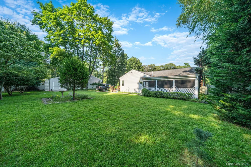 24 Oakcrest Avenue Middle Island, NY 11953
