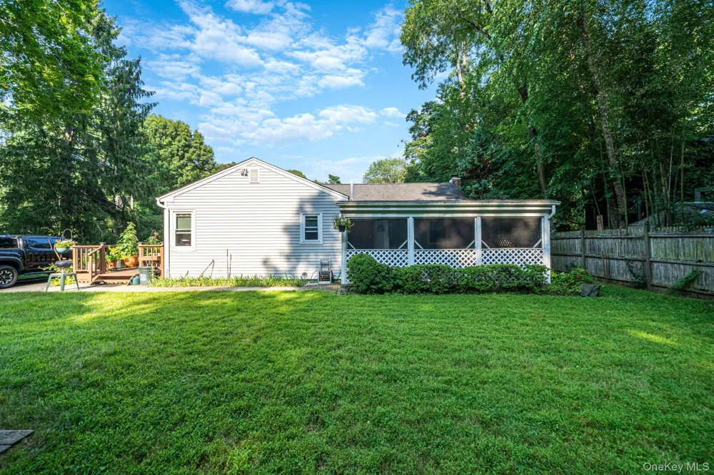 24 Oakcrest Avenue Middle Island, NY 11953