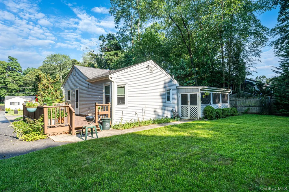 24 Oakcrest Avenue Middle Island, NY 11953