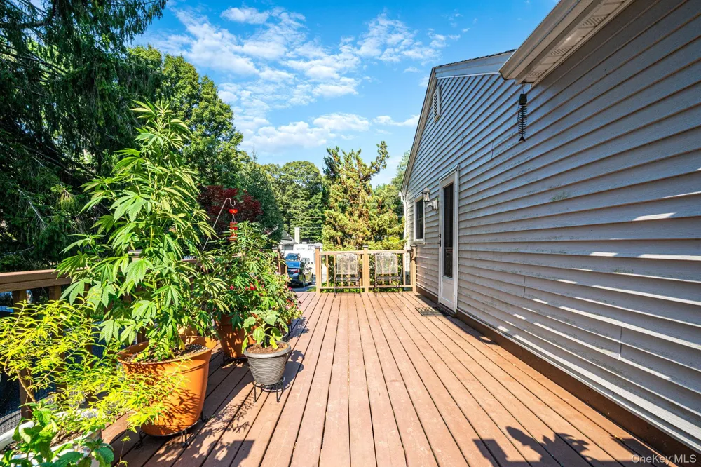 24 Oakcrest Avenue Middle Island, NY 11953