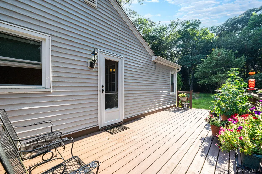 24 Oakcrest Avenue Middle Island, NY 11953