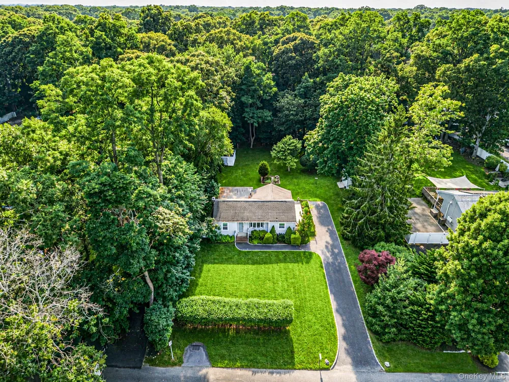 24 Oakcrest Avenue Middle Island, NY 11953