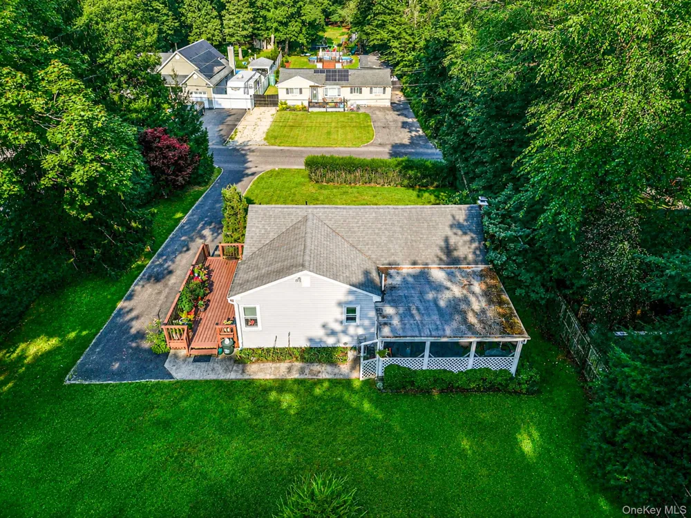 24 Oakcrest Avenue Middle Island, NY 11953
