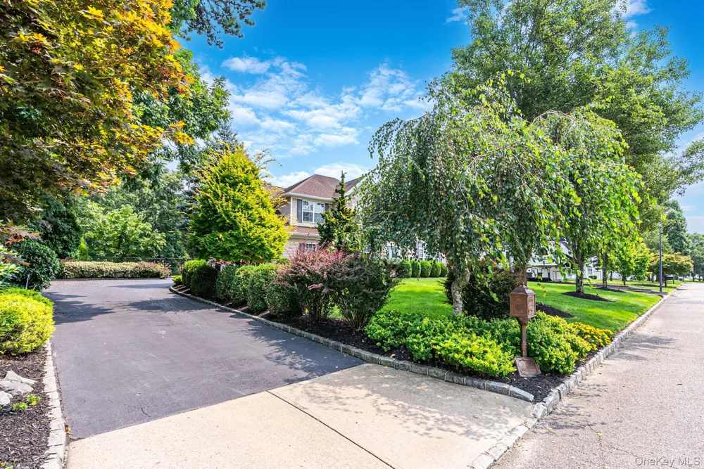 11 Horstead Court Yaphank, NY 11980