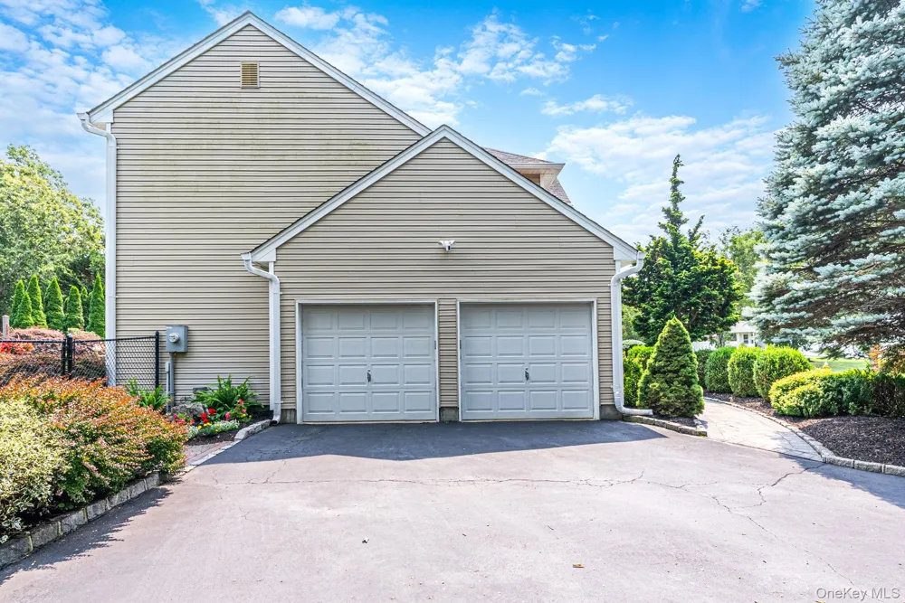 11 Horstead Court Yaphank, NY 11980