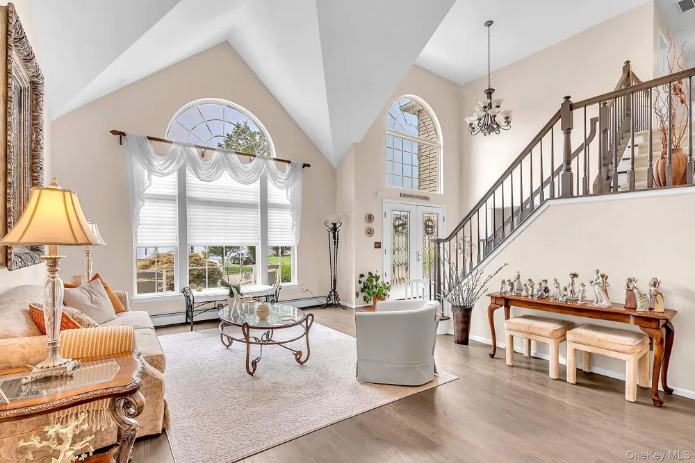 11 Horstead Court Yaphank, NY 11980