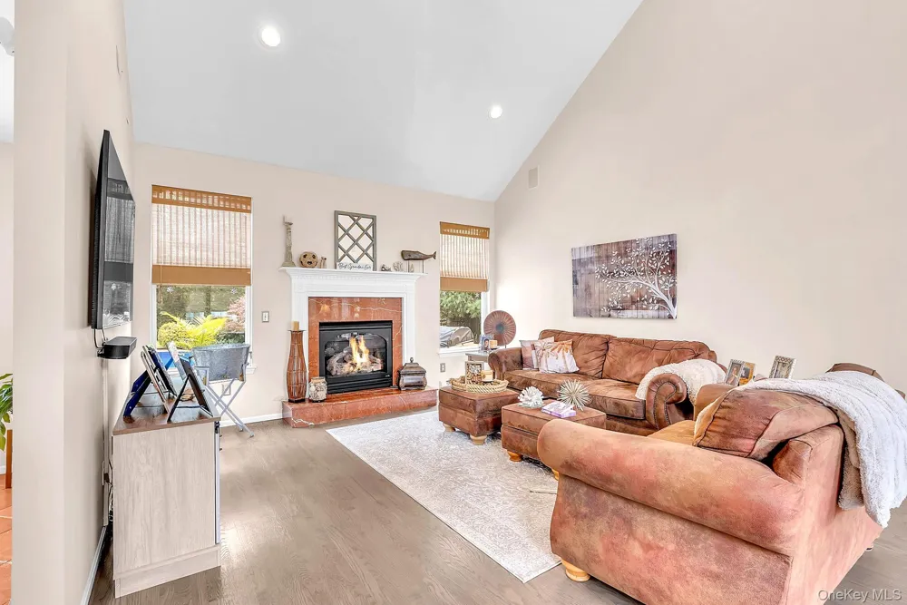 11 Horstead Court Yaphank, NY 11980