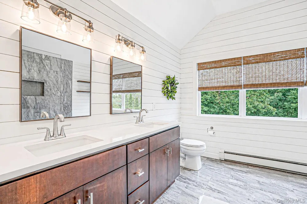 11 Horstead Court Yaphank, NY 11980