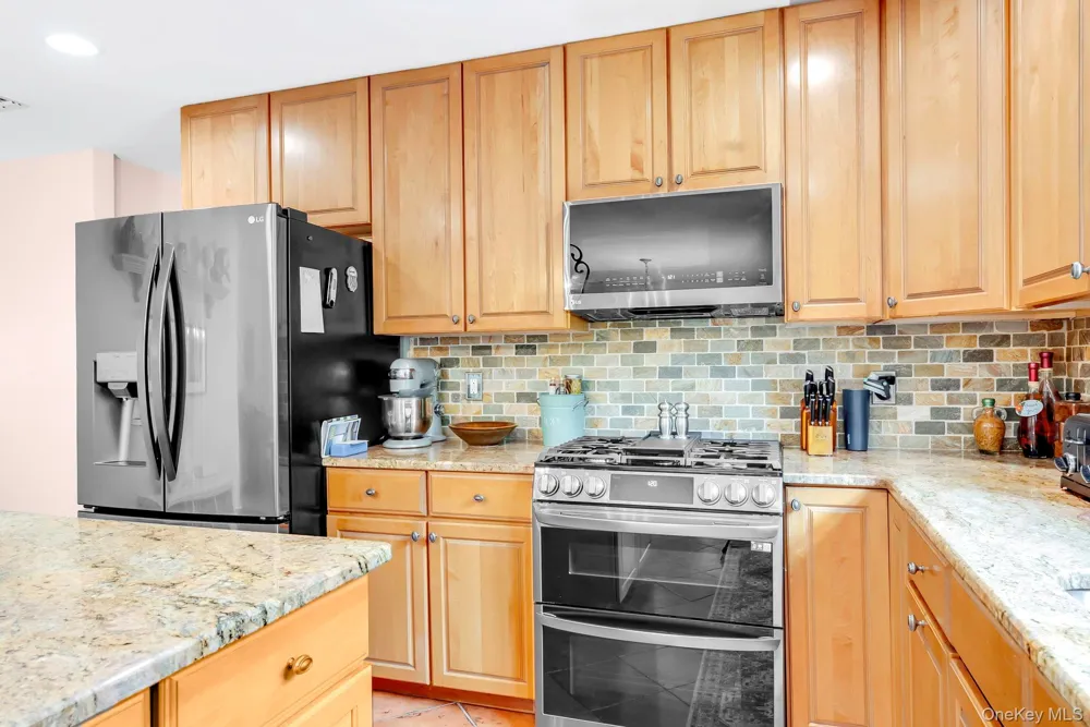 11 Horstead Court Yaphank, NY 11980