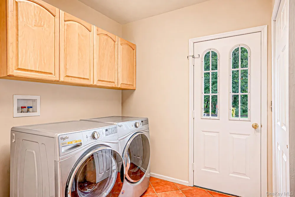 11 Horstead Court Yaphank, NY 11980