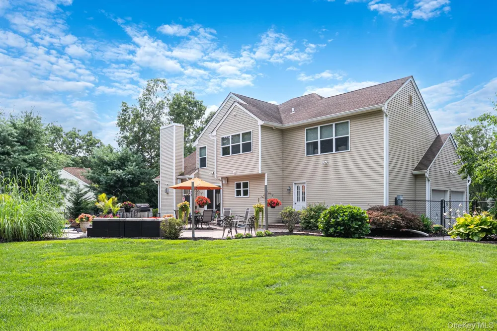 11 Horstead Court Yaphank, NY 11980