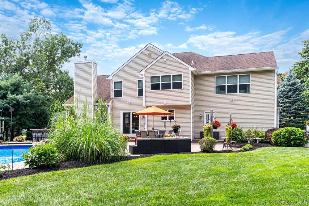 11 Horstead Court Yaphank, NY 11980