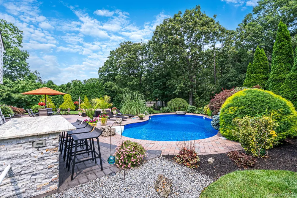 11 Horstead Court Yaphank, NY 11980