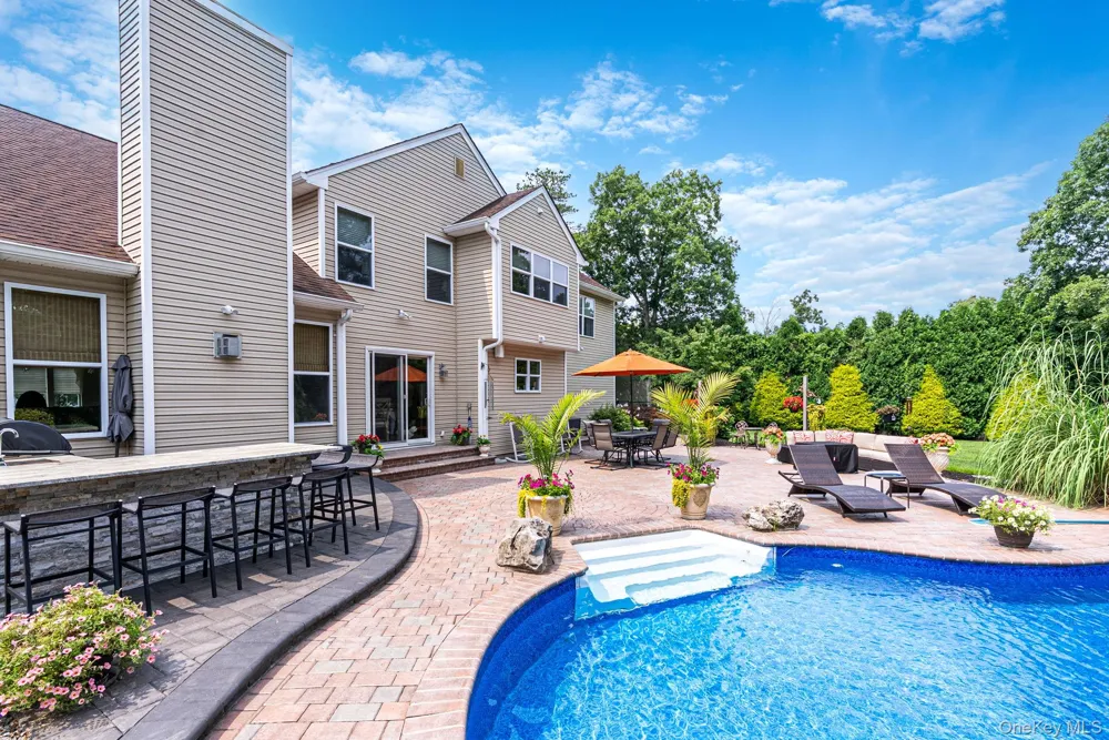 11 Horstead Court Yaphank, NY 11980