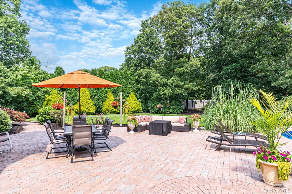 11 Horstead Court Yaphank, NY 11980