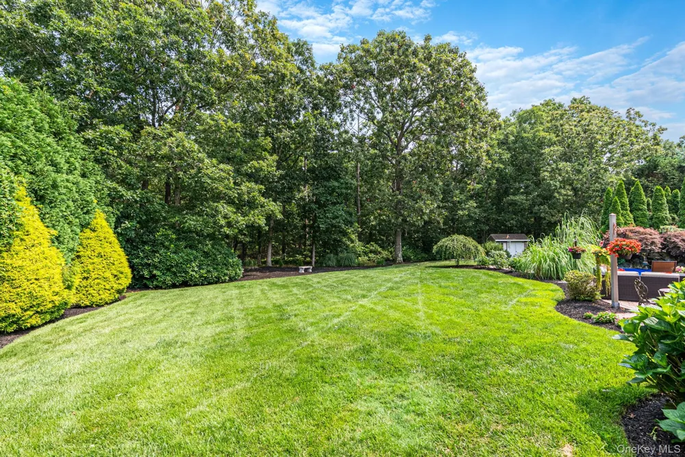 11 Horstead Court Yaphank, NY 11980