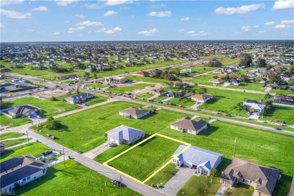 833 NE 15TH LANE Cape Coral, FL 33909